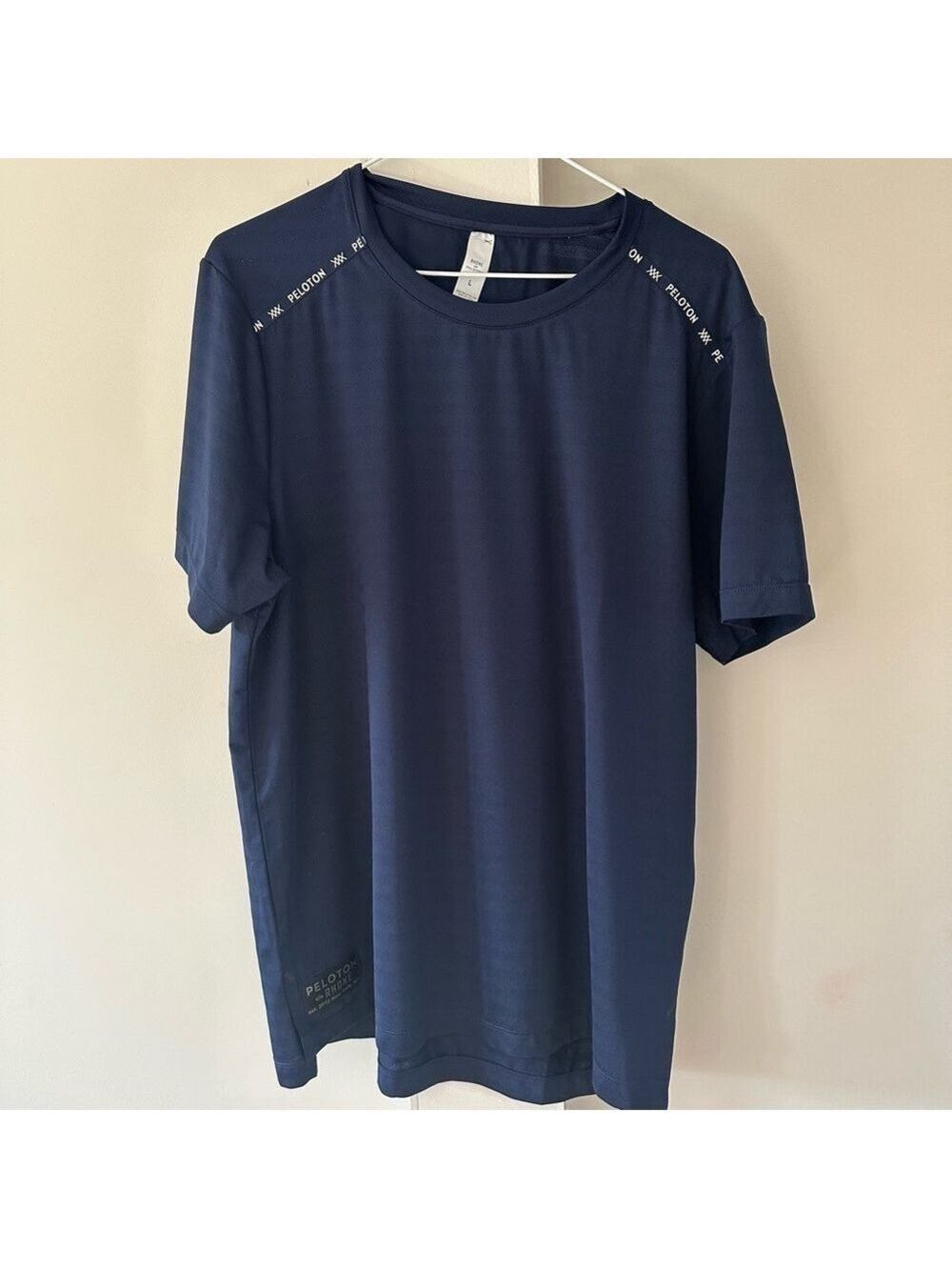 PELETON/RHONE  PERFORMANCE WORK OUT  SHIRT MENS LARGE